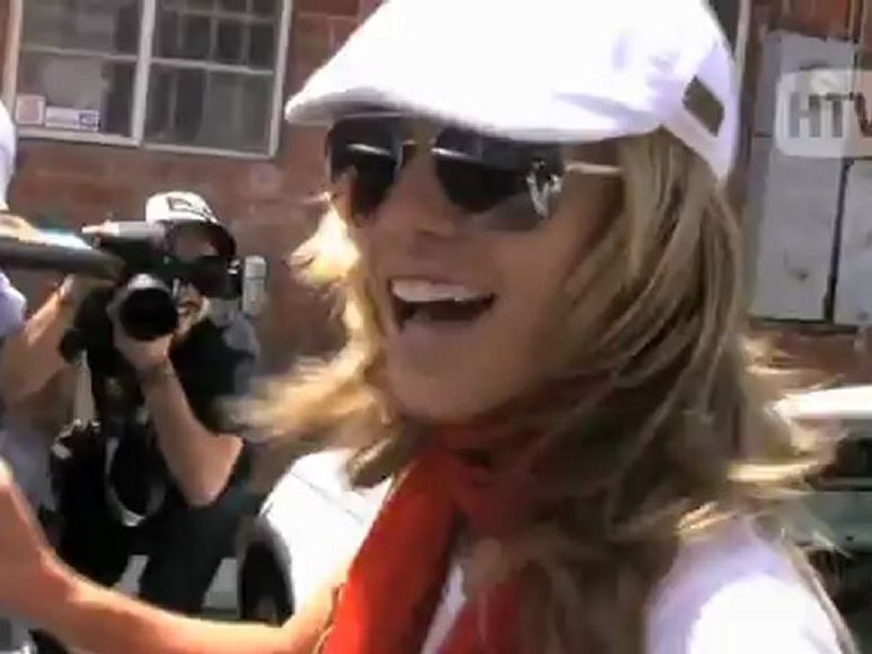 90210 Star, Anna Lynne McCord, Shopping in 90210.