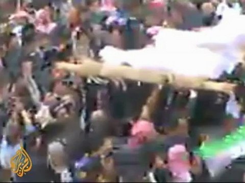 'Fighting rages' in Damascus suburbs