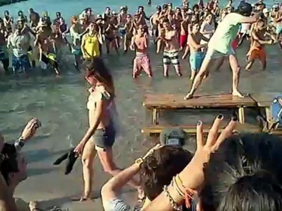 Michel Vedette- Comme un aigle (Dance on the beach version)