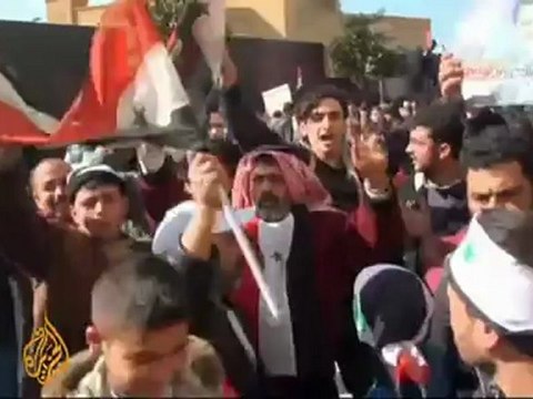 Fleeing Syrians fear attacks by pro-Assad groups