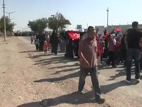 Syria فري برس ادلب مظاهرة امام الحدود التركية للمطالبة بحظر جو 28-8-2012