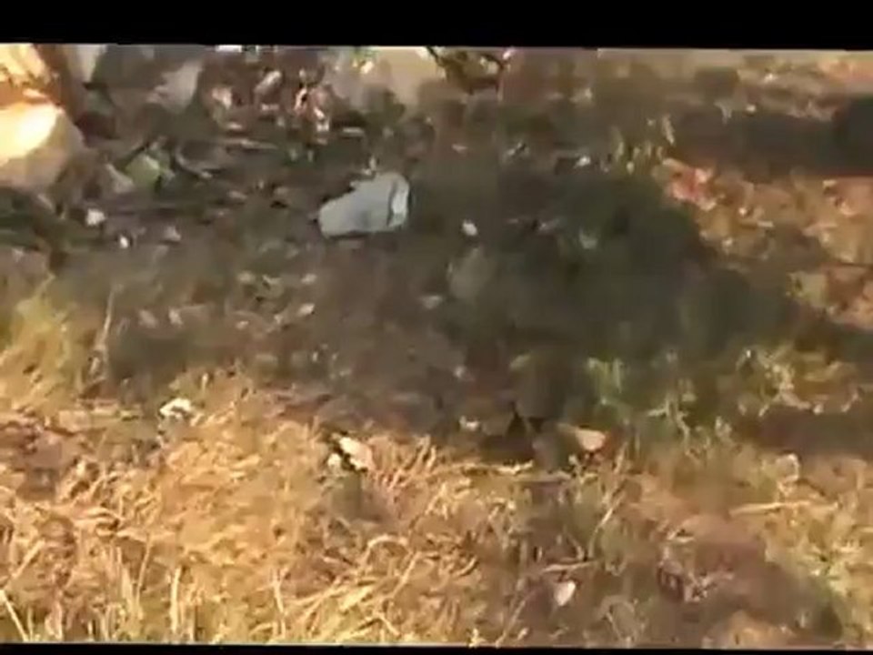 Syria فري برس   ادلب جسرالشغوراثار بعض القذائف في قرية البشيرية 29 8 2012