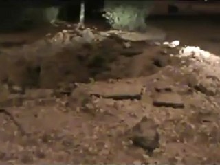 Syria فري برس  حلب-مساكن هنانو_ما أحدثته قنبلة سقطت في الشارع