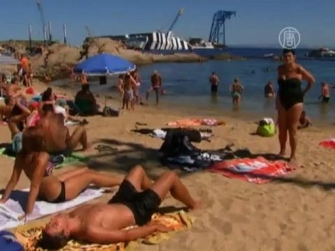 Аварийная «Коста Конкордия» привлекает туристов