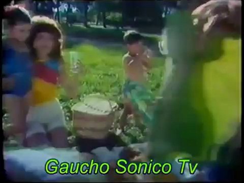 Tengo mucha sed y no se consigue agua mineral... por eso, estoy obligado a tomar TEEM