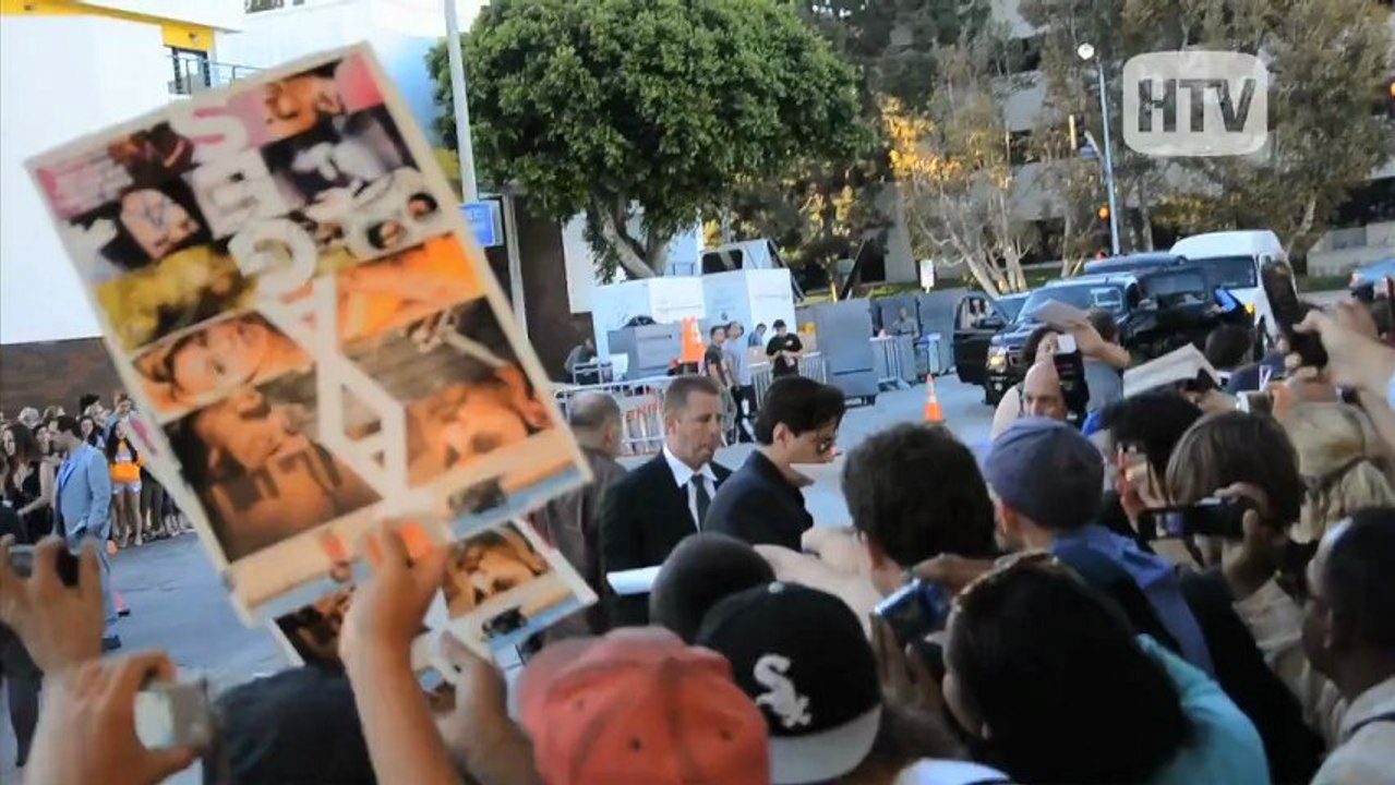 Benicio Del Toro Hits The Red Carpet At The Savages Premiere.