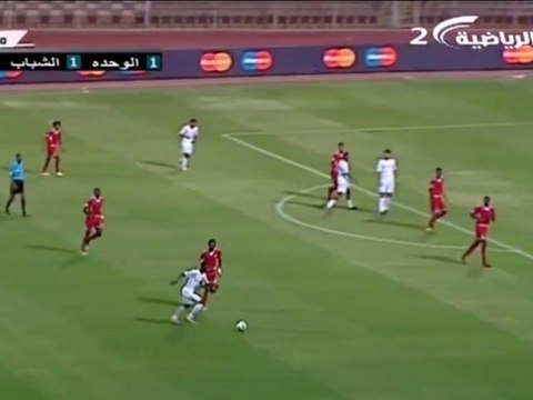 Une frappe de folie de 30 mètres qui fustige le gardien !