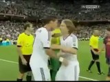 Geste de Lionel Messi évite Cristiano Ronaldo supercoupe Real Madrid 2 Barcelone 1