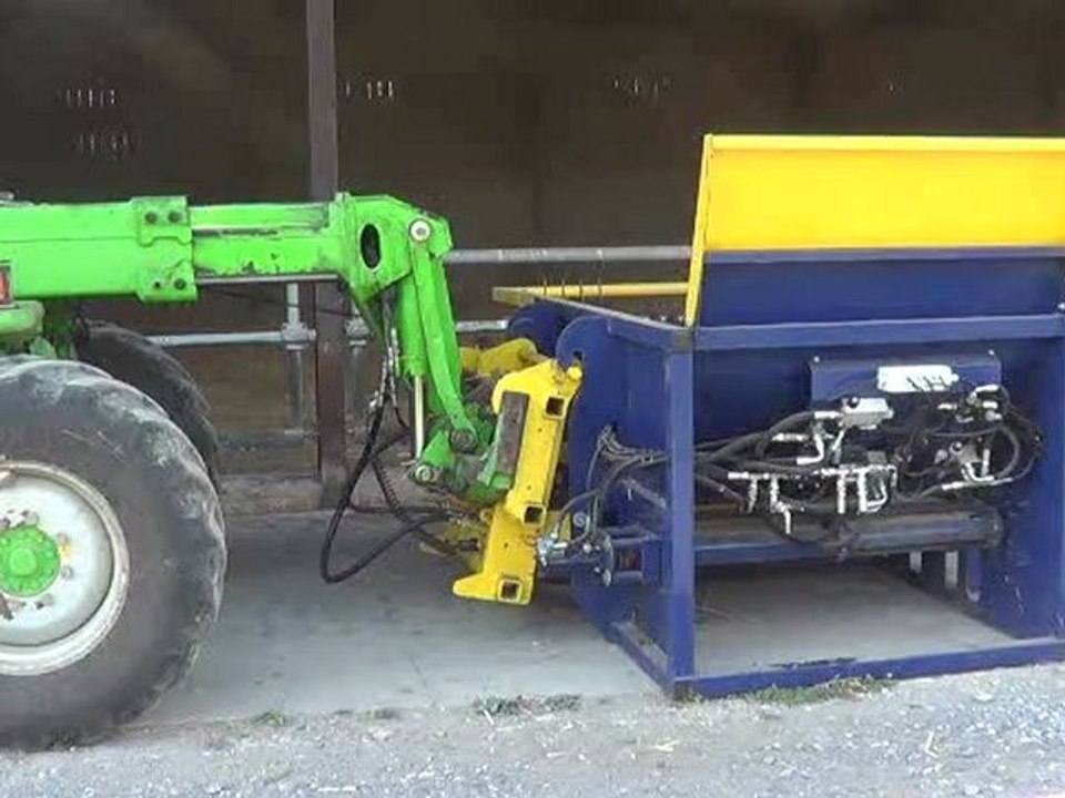 Décrochage de la Pailleuse Warzée à ballots carrés DE650