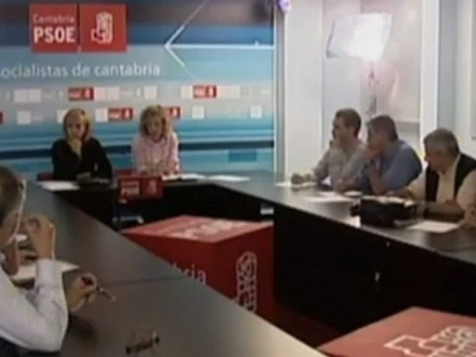 Valenciano emplaza al Gobierno a no subir el IVA escolar