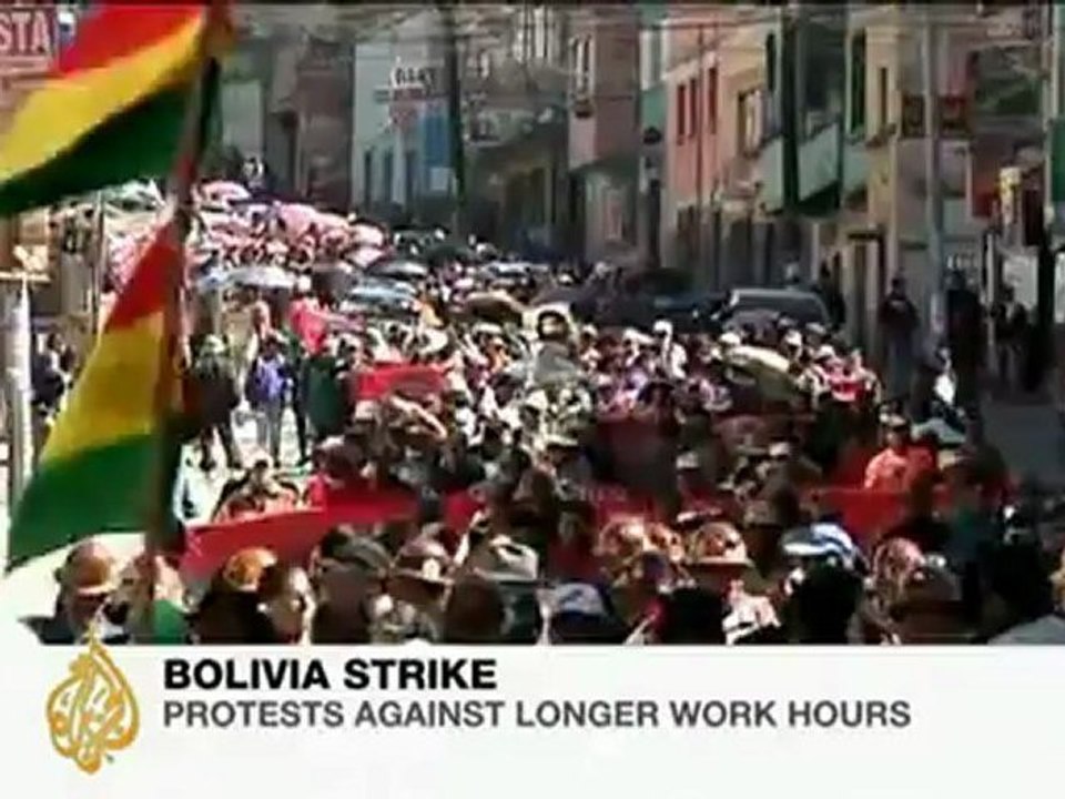 Bolivian strikers clash with police