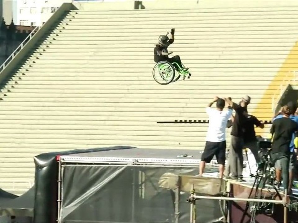 Saut en fauteuil roulant à la MegaRamp