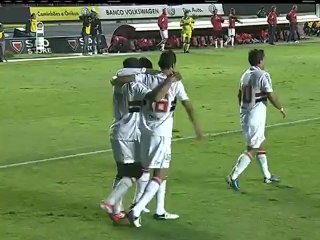 São Paulo goleia Botafogo e se aproxima do G-4