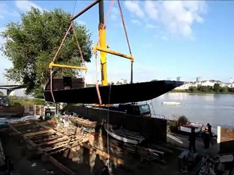 La gabare de Loire mise à l'eau à Saint-Sébastien
