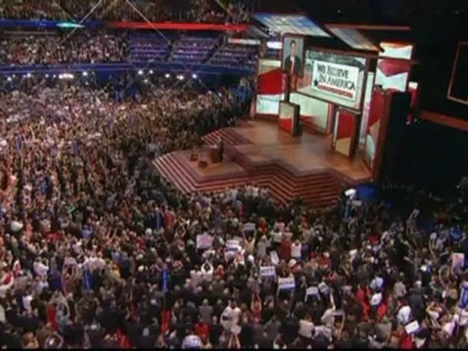 Romney makes presidential nomination acceptance speech