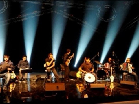 Karmate Çeşm-i Siyahım (İşte Gidiyorum) Aramıza Dağlar Sıralansada