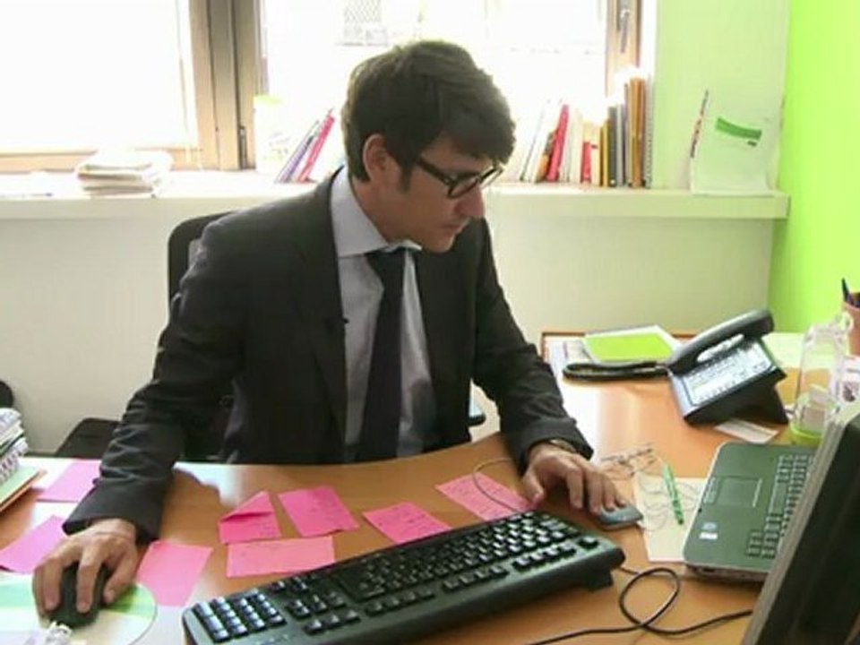 Harris Interactive: Hollande veut garder "sa ligne de conduite"