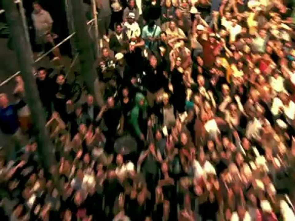 Red Hot Chili Peppers - The Adventures of Rain Dance Maggie (Official Video)