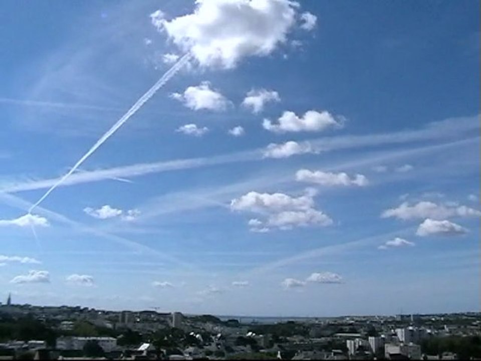 Timelapse - ciel de Brest - 31 août 2012 - on rajoute des nuages ? chemtrails ?