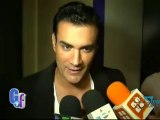 David Zepeda @davidzepeda1 habla sobre ropa interior, su canción y Angelique Boyer