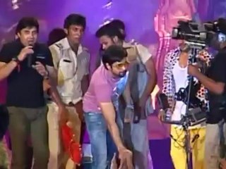 Emraan Hashmi's HOT KISS with Bipasha & Esha in Raaz 3