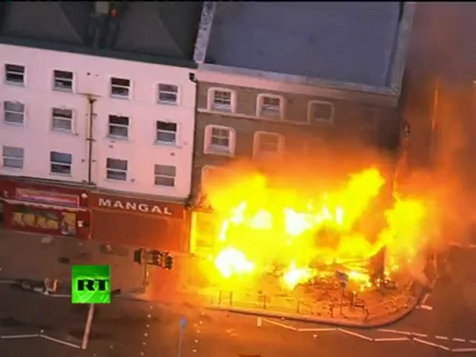 London riots: Cars, buildings ablaze in Peckham, Croydon, Hackney