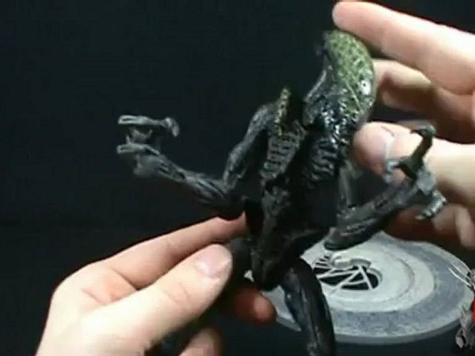 Toy Spot - McFarlane Toys AVP Series 1 Grid Alien
