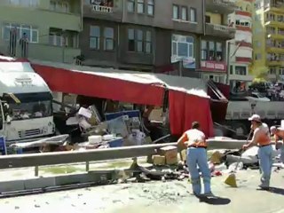 Gemlik Dörtyol da  7 Araç Birbirine girdi