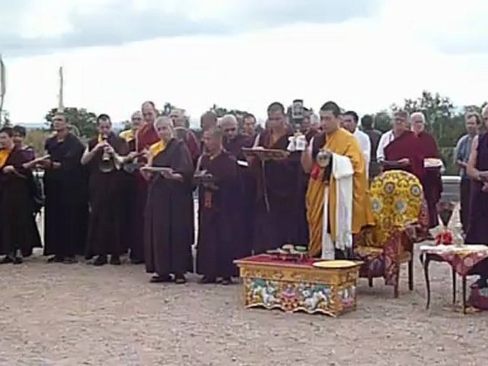 le Gyalwa Karmapa, au Bost Kundreul Ling Auvergne, à la consécration du Temple 30 08 2012