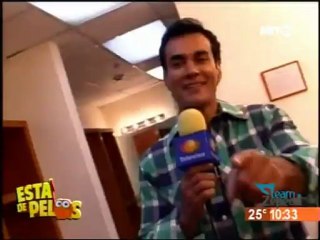 David Zepeda @davidzepeda1 le manda un saludo al programa "Está de pelos"