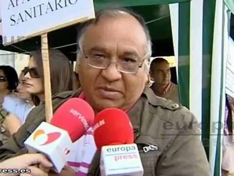 Concentración contra la exclusión sanitaria en Madrid