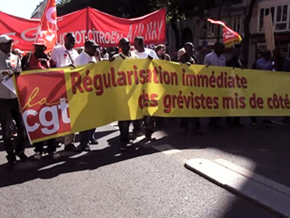 Manifestation de travailleurs et travailleuses "sans-papiers" à Paris