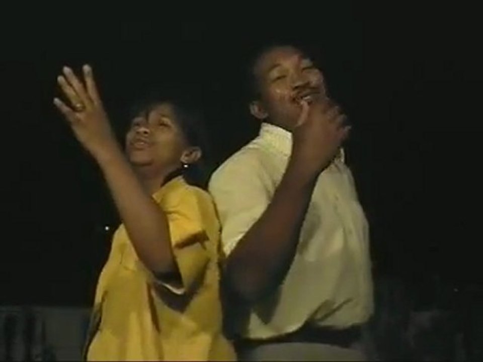 Fara Andriamamonjy & Vonjy - Tsy miova Jesosy