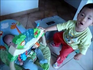 Chân Chân ru em ngủ