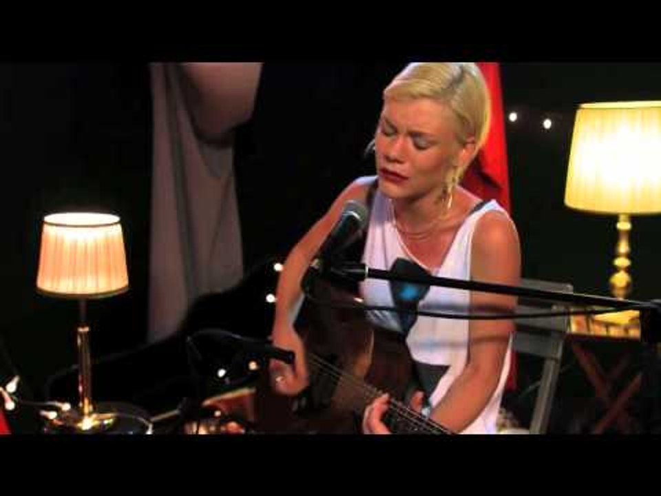 Trixie Whitley - Fourth Corner (Live @ Lowlands 2012)