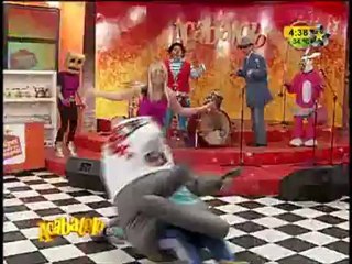 El Delfín ataca a Marina