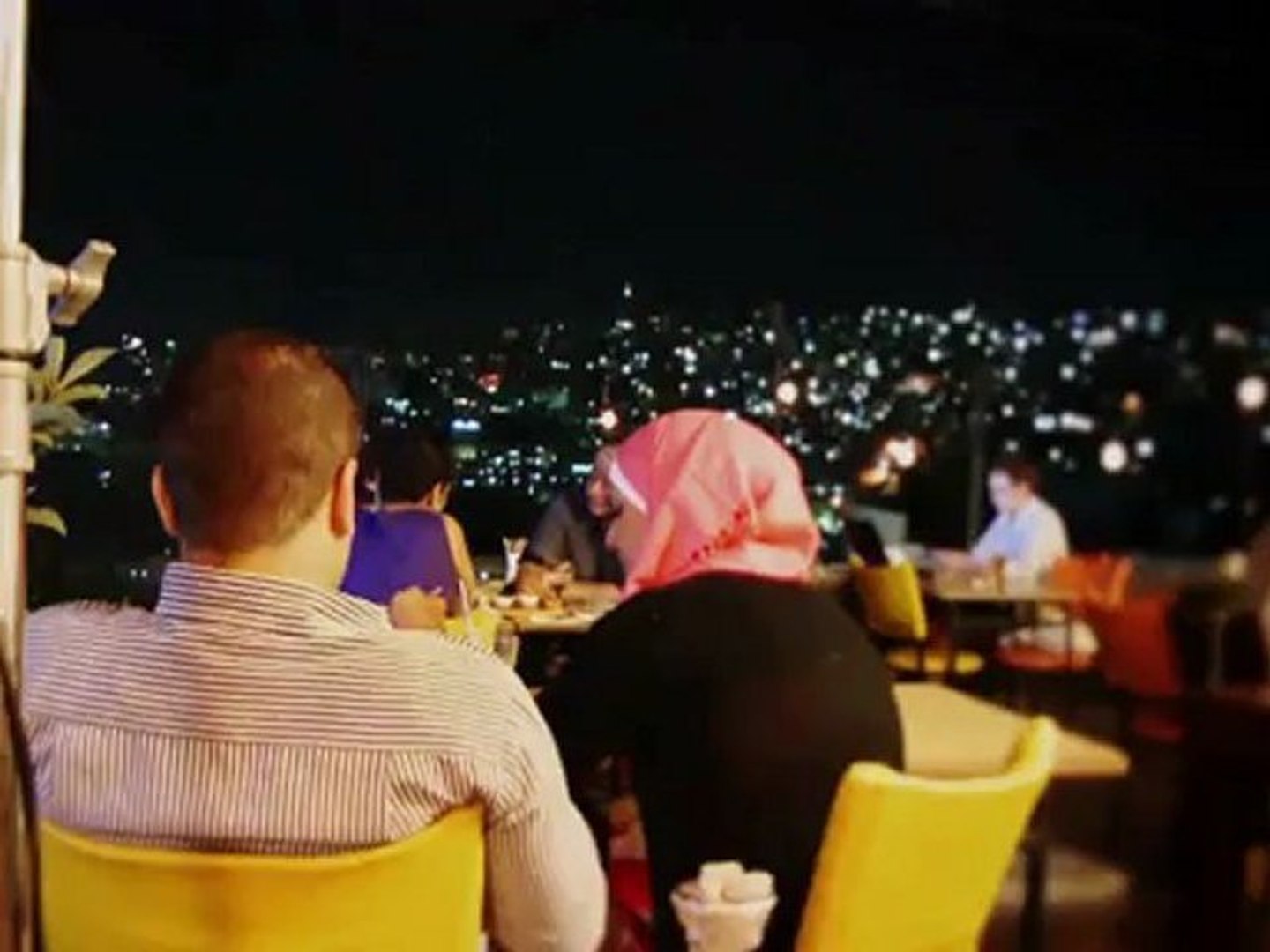 ⁣The Cafe - The Cafe - The king and the people!