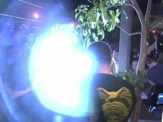 Kirsten Dunst fällt fast vom Bordstein