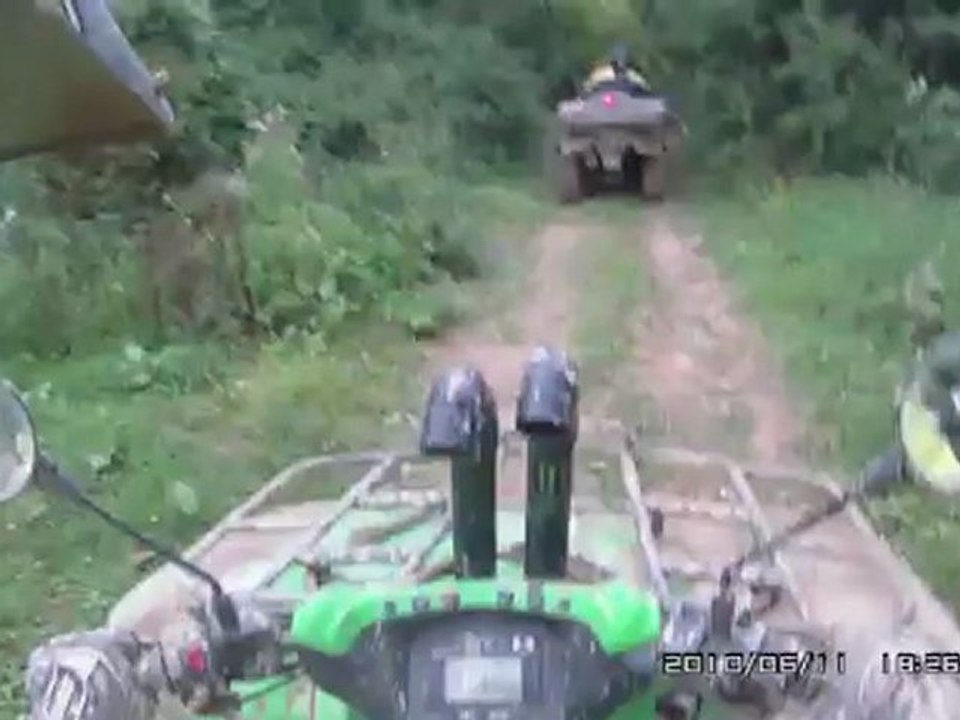 circuit du ravin " je remonte la colline a chev....euh nan en quad et c hard"