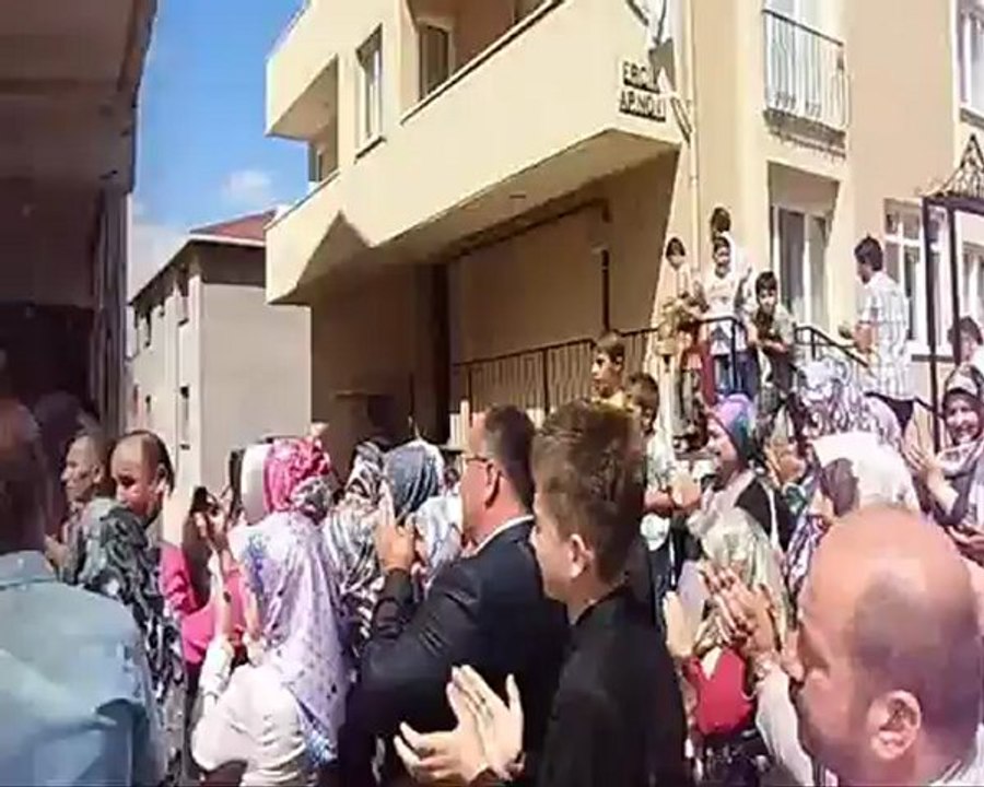 Kız evinden gelin evden çıkarken dua ve hocadan damanda çok anlamlı mesaj