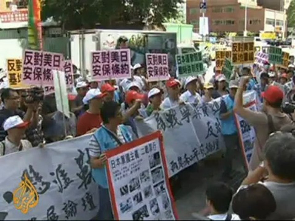 Japan ministers in controversial shrine visit