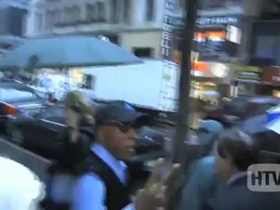 Arsenio Hall Talk To The Paparazzi As He Leaves Today.