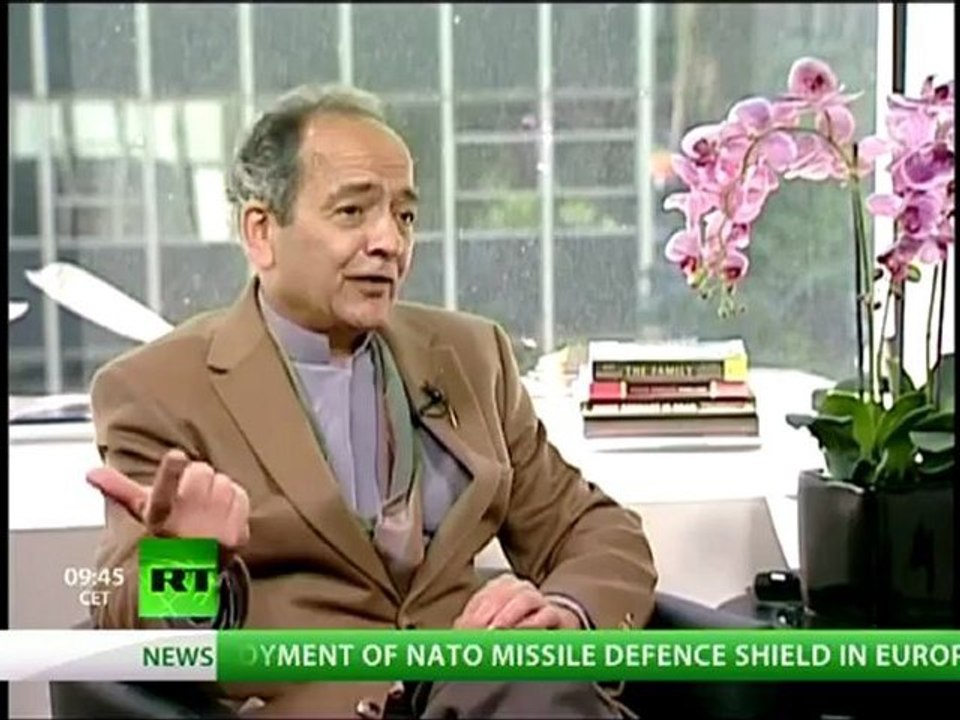 Keiser Report: Mafia vs OWS (ft. Geralde Celente) (E283)