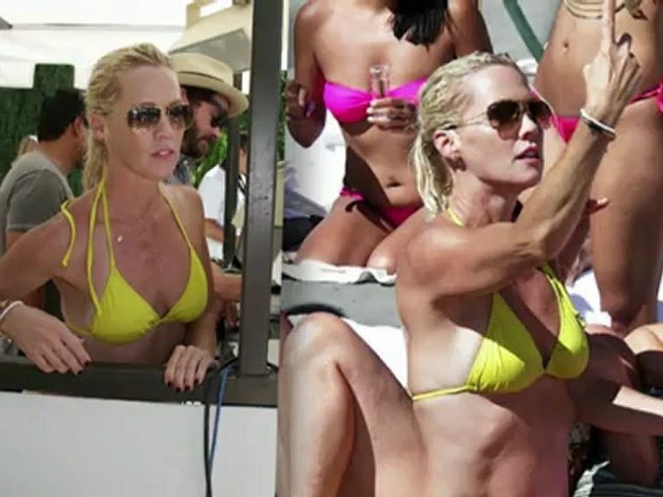 Jennie Garth Wows in a Bikini