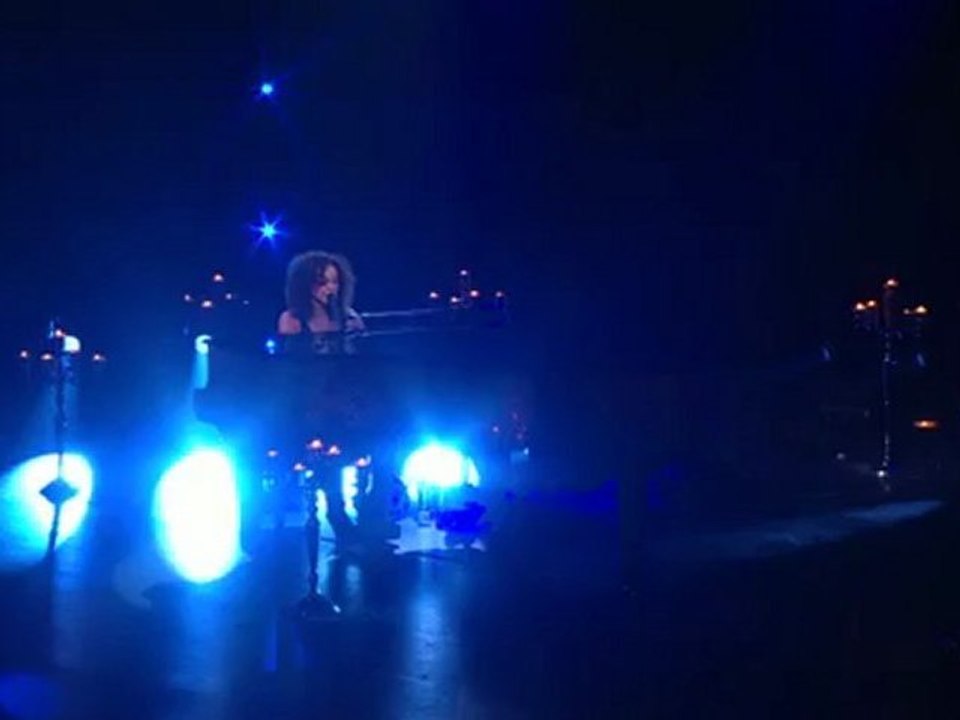 New York State Of Mind (Piano & I- AOL Sessions +1)