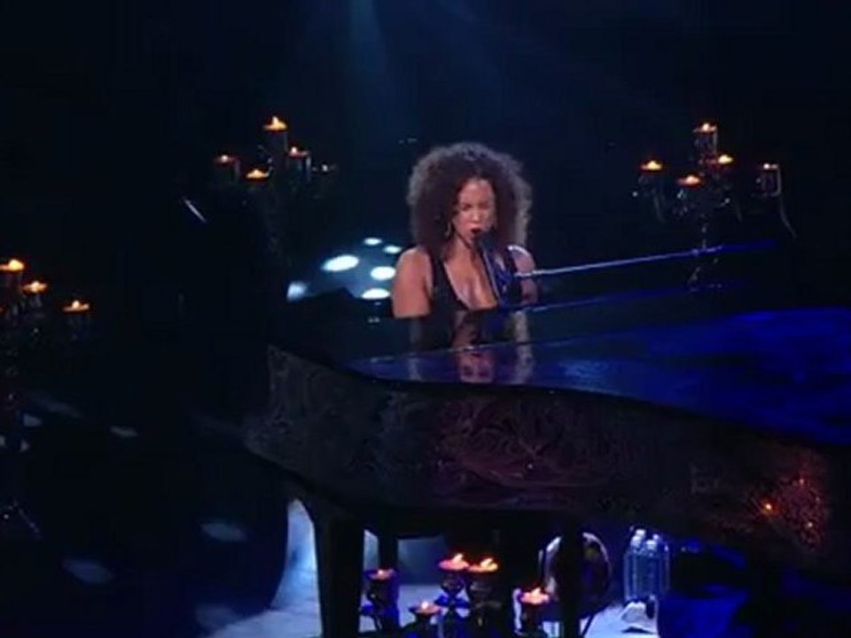 Sure Looks Good To Me (Piano & I- AOL Sessions +1)