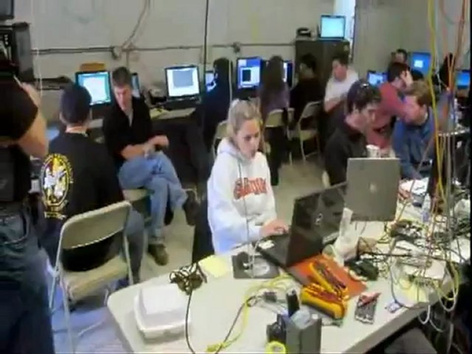 Oktay Tınaz    Amerikanın En Teknolojik   LAZER SİLAHI  Denemesi