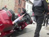 Comment relever une moto, en particulier une Goldwing, par MOTO PLAISIR