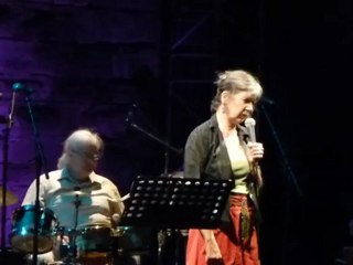 Véronique Estel (fille Ferrat) j'ai peur (38a) - Barjac 30 - Que j'ai filmé le 2 août 2012