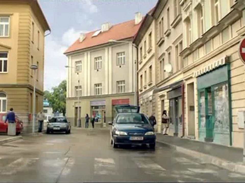 Provident reklama 2011 - Rozbité auto (plná verze)